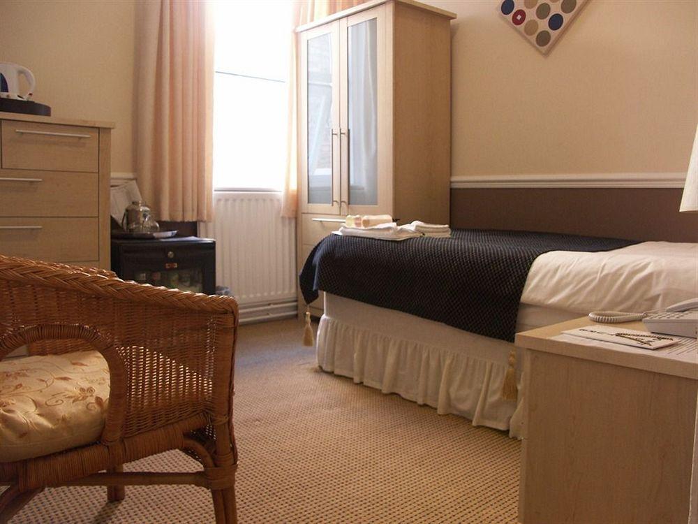 Oyo Pier Hotel Рил Экстерьер фото